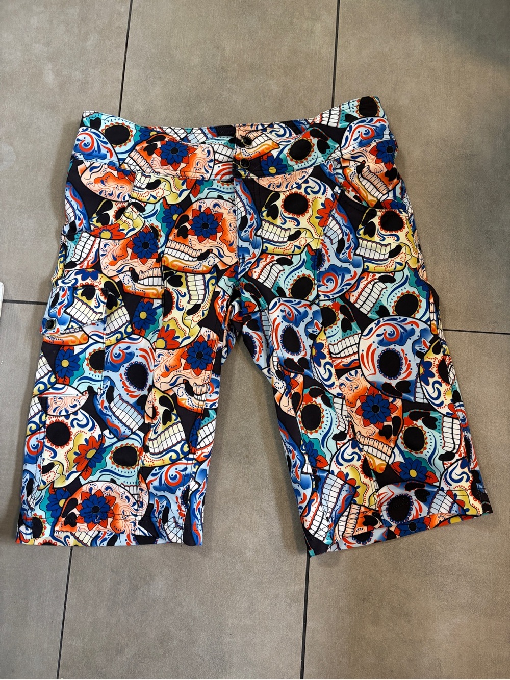 Shredly women’s mountain bike shorts skulls size 8 worn once